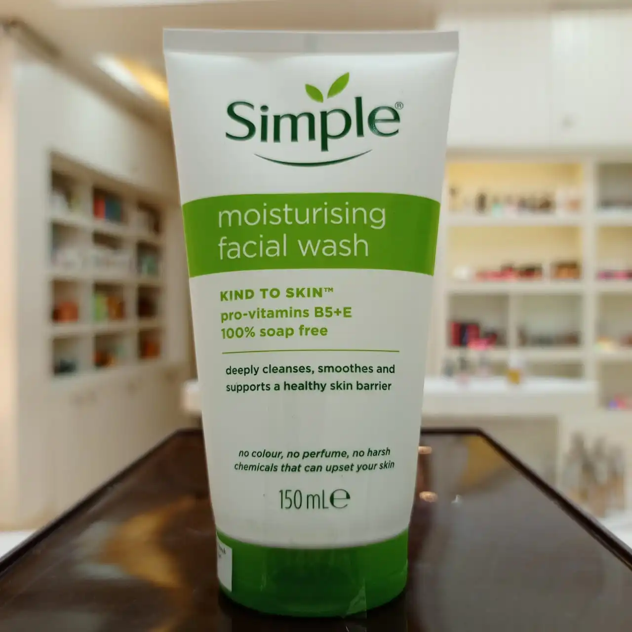 Simple Moisturising Facial Wash (150 ml)